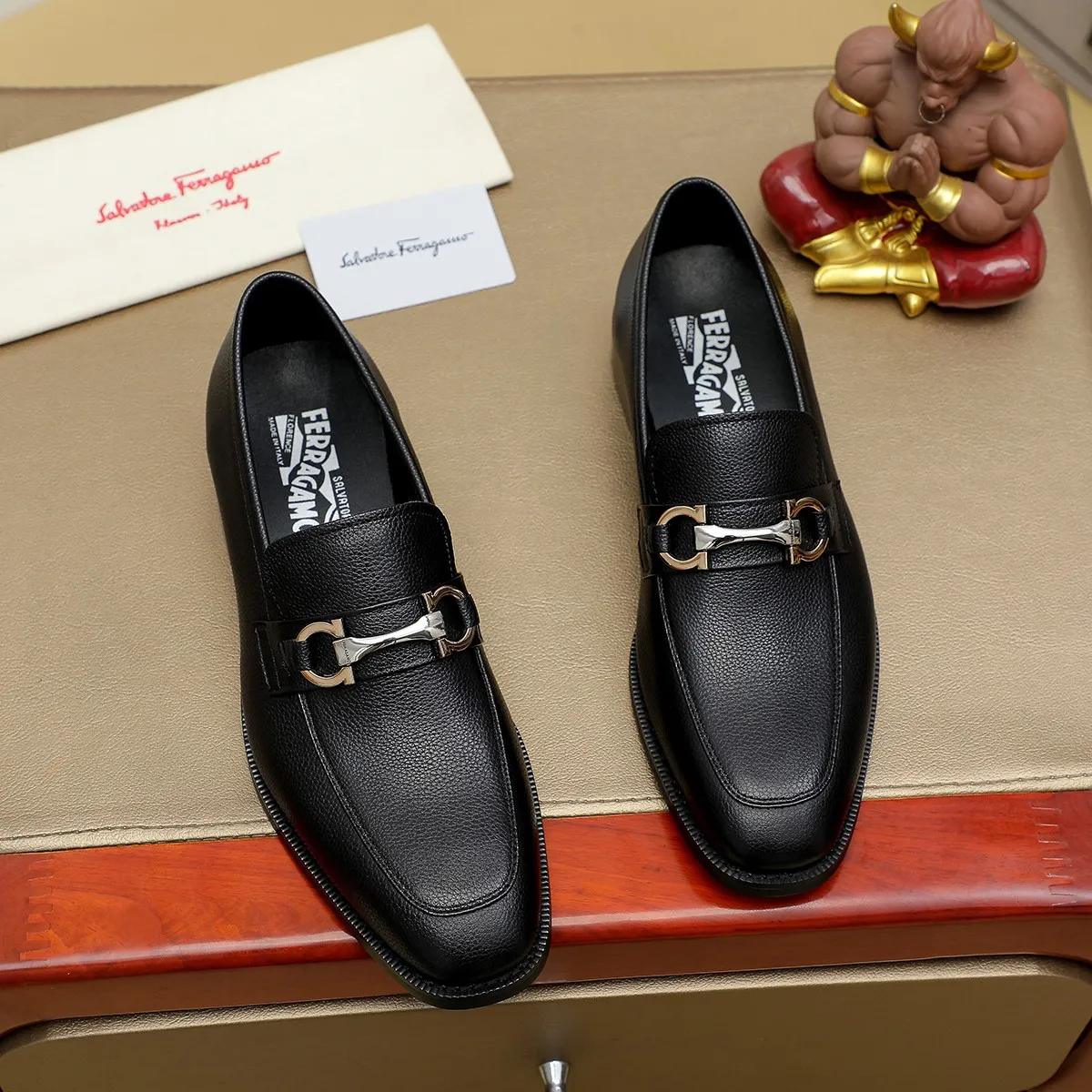 Men's shoes💰420🔥Ferragamo new men's formal shoes🇨🇳Official website original 1:1 mold opening, original quality💯Fine workmanship, high-end luxury shoes☘ The surface is made of imported Italian first-layer cowhide🌴🐑Leather lining🍓Rubber wear-resistant and non-slip outsole, breathable and comfortable to wear🍍The first choice for high-grade men, size 39-45 (38.46. Can be customized)